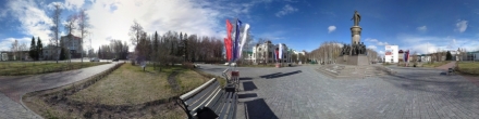 Памятник Югре. Ханты-Мансийск. Фотография.