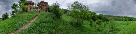 Предгрозовая панорама останцы Красные грибы в парке - вид 2. Кисловодск. Фотография.