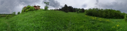 Останцы Красные Грибы в парке - предгрозовая панорама - вид 3. Фотография.
