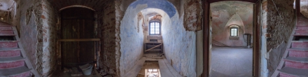 Любчанский замок - лестница въездной башни. Фотография.