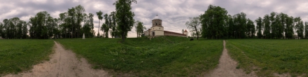Любчанский замок - парк около замка. Фотография.