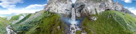 Джилы Су у водопада. Джылы-Суу. Фотография.
