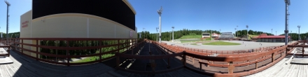 Южная трибуна лыжного стадиона. Ханты-Мансийск. Фотография.