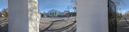 Ворота в университетскую рощу. Томск. Фотография.