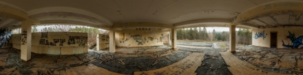 Заброшенный бассейн (зал с граффити). Фотография.