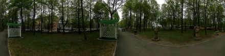 Городской парк в мае. Скульптуры. Пермь. Фотография.