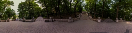Площадка и лестница в курортном парке. Железноводск. Фотография.