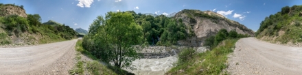Небольшой водопад на реке Ору (1085). Фотография.