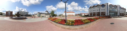Цветы возле центра искусств. Ханты-Мансийск. Фотография.