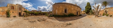 На территории монастыря Аркади, Крит.. Фотография.