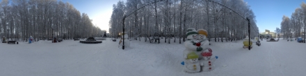 Аллея снеговиков 2019-20. Семейка. Ханты-Мансийск. Фотография.