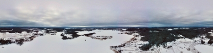 январь. неожиданно выпал снег. Ладожское озеро. Шхеры. Фотография.