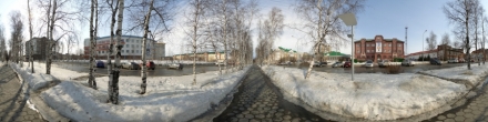 Аллея на ул.Дзержинского возле электросетей. Ханты-Мансийск. Фотография.