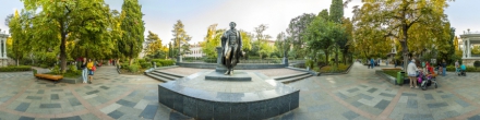 Ялта. Памятник Пушкину.. Ялта. Фотография.