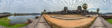 Буддийский храм - музей Ангкор-Ват. Перед входом. Камбоджа.. Сиемреап. Фотография.
