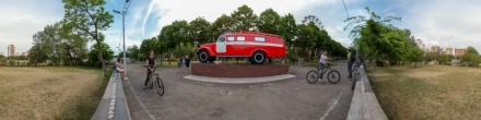 Пожарная машина в парке 30 летия Победы. Фотография.