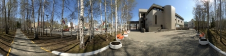 Сквер возле музея природы и человека. Весна 2020. Ханты-Мансийск. Фотография.