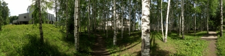 Запущенный уголок парка. Май 2020. Ханты-Мансийск. Фотография.