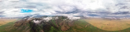 Граница степей и гор в Хакасии. Фотография.