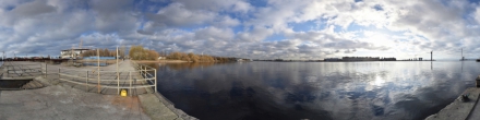Вид на реку Малая Невка. Санкт-Петербург. Фотография.