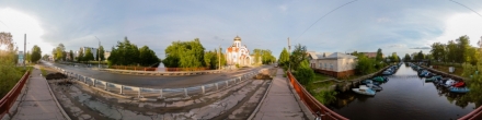 Соломбала , вид на "Спасо-Преображенский Морской собор", мост через реку Соломбалка . Фотография.