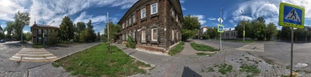 Деревянный дом на пересечении ул. Дзержинского и ул. Герцена. Фотография.