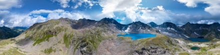 Озеро Географов расположено в каре чуть выше озера Ривьера. Оно находится на высоте 2728 м. Площадь озера — 10000 кв. м.. Фотография.