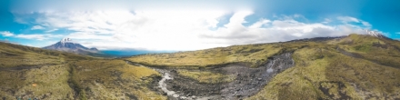 Камчатка. Вид на вулкан Удина и Толбачик. Фотография.