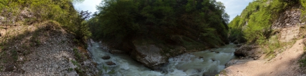Пороги реки Курджипс. Гуамское ущелье. Фотография.
