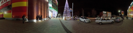 Новогодняя елка у ТЦ "Мармелад". Фотография.