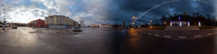 День и вечер на главной площади города. Мозырь. Фотография.