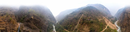 च्याम्चे Chamche Waterfall , Nepal. Фотография.