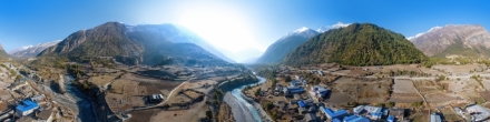 Lower Pisang, Neiroborhud, Pisang, Nepal. Lower Pisang. Фотография.