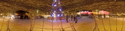 Новогоднее оформление на улице Шилова 100. Фотография.