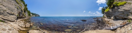 Берег моря в районе Лидзавы.. Фотография.