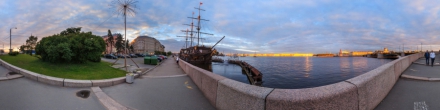 Петроградская сторонка у Биржевого моста. Фотография.