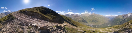 Вид на Эльбрус со склона Чегета. Фотография.