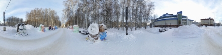 Снеговики 2021 в парке Лосева. Ханты-Мансийск. Фотография.