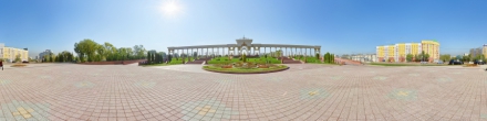Президентский парк - Главные ворота. Алматы (Алма-Ата). Фотография.