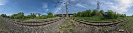 Автомобильный путепровод через Томскую ветку Западно-Сибирской железной дороги, вид снизу. Фотография.