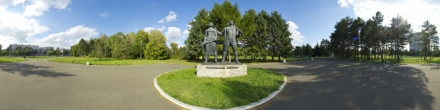 Памятник комсомольцам 30-х годов г. Комсомольск-на-Амуре. Комсомольск-на-Амуре. Фотография.