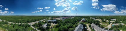 Сургутский ГПЗ летом 2020г над остановкой. Сургутский район. Фотография.