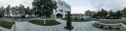 2024-1 Памятник Ф.Абрамову, набережная Северной Двины. Фотография.
