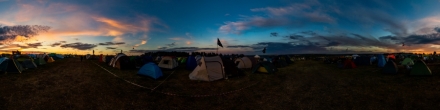 Фестиваль &quot;Былинный берег-2024&quot;, палатки на закате. Фотография.