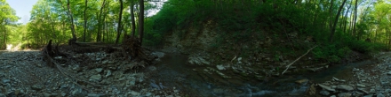 Скалистые берега реки Скобидо. Фотография.