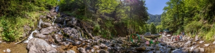 Молочный водопад у озера Рица.. Рицинский заповедник. Фотография.
