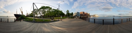 **** 2025-06-13 Скульптура «Кудесник с солью». Речной вокзал. Смотровая площадка. Набережная Северной Двины. Архангельск. Фотография.