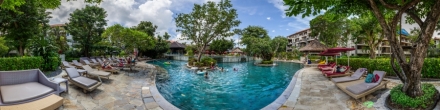 У бассейна отеля Novotel Bali Nusa Dua.. Букит. Фотография.