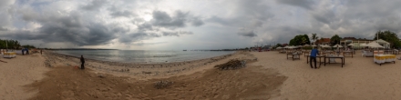 Пляж Kedonganan Beach в северной части Jimbaran Bay. Подготовка к празднику День Святого Валентина.. Букит. Фотография.