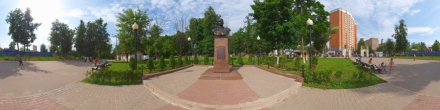 Памятник лётчику Виктору Талалихину.. Фотография.
